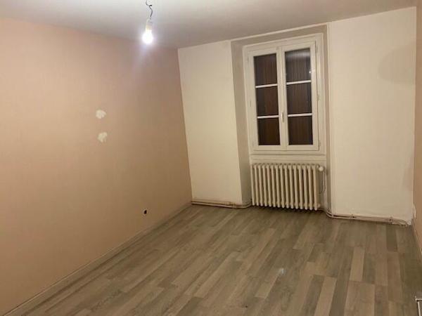 GALLARDON : Beau Duplex T5 d'environ 91m² avec terrasse et parking privatif