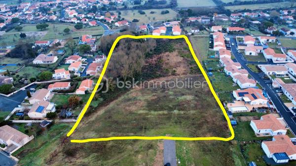 Terrain de 12 874 m²