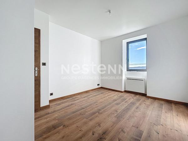 Maison en pierre de 1913 rénovée en 2025 à vendre Betaille : Vue exceptionnelle, DPE B, 3 chambres, décennales, pompe à chaleur avec chauffage au sol, matériaux et rénovation de qualité, Carport.