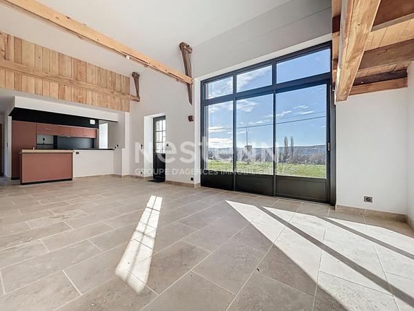 Maison en pierre de 1913 rénovée en 2025 à vendre Betaille : Vue exceptionnelle, DPE B, 3 chambres, décennales, pompe à chaleur avec chauffage au sol, matériaux et rénovation de qualité, Carport.