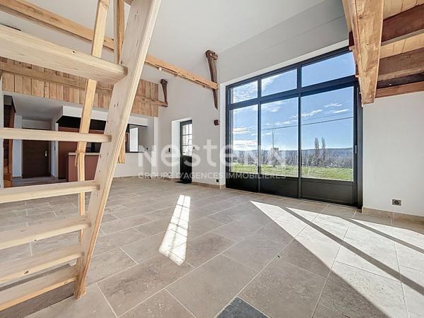 Maison en pierre de 1913 rénovée en 2025 à vendre Betaille : Vue exceptionnelle, DPE B, 3 chambres, décennales, pompe à chaleur avec chauffage au sol, matériaux et rénovation de qualité, Carport.