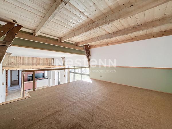 Maison en pierre de 1913 rénovée en 2025 à vendre Betaille : Vue exceptionnelle, DPE B, 3 chambres, décennales, pompe à chaleur avec chauffage au sol, matériaux et rénovation de qualité, Carport.