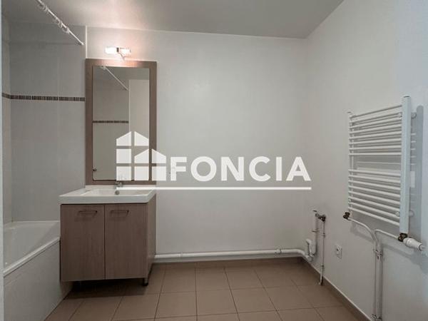 Location Appartement 2 pièces 40 m² - BATIMENT P Massy 91300