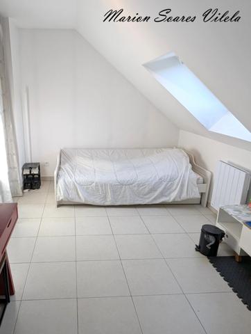 EXCLUSIVITE Maison atypique avec 3 espaces de vie indépendants sur plus de 1300 m² de terrain– Chaumes-en-Brie (77390)