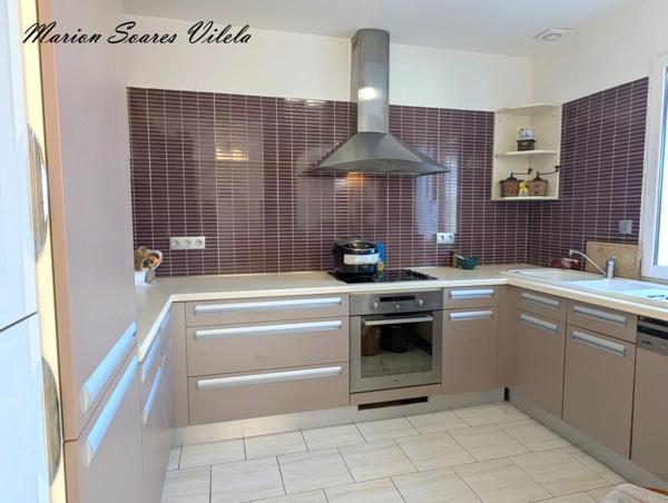 EXCLUSIVITE Maison atypique avec 3 espaces de vie indépendants sur plus de 1300 m² de terrain– Chaumes-en-Brie (77390)