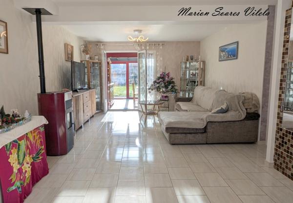 EXCLUSIVITE Maison atypique avec 3 espaces de vie indépendants sur plus de 1300 m² de terrain– Chaumes-en-Brie (77390)