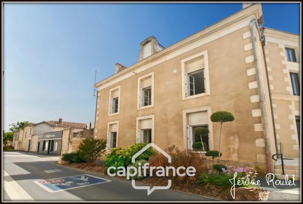 Dpt Vienne (86), à vendre NEUVILLE DE POITOU immeuble de rapport 5 logements indépendants avec cour - Terrain de 490,00 m²