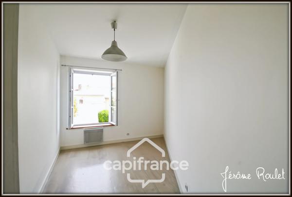 Dpt Vienne (86), à vendre NEUVILLE DE POITOU immeuble de rapport 5 logements indépendants avec cour - Terrain de 490,00 m²