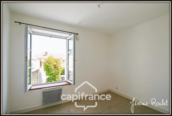 Dpt Vienne (86), à vendre NEUVILLE DE POITOU immeuble de rapport 5 logements indépendants avec cour - Terrain de 490,00 m²