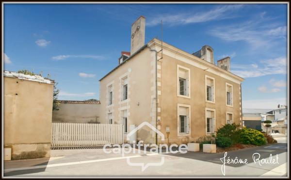 Dpt Vienne (86), à vendre NEUVILLE DE POITOU immeuble de rapport 5 logements indépendants avec cour - Terrain de 490,00 m²