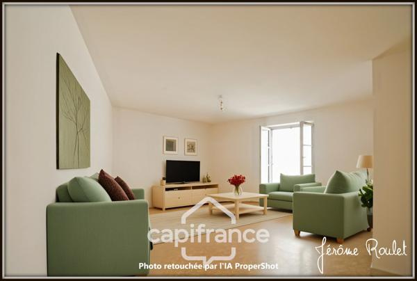 Dpt Vienne (86), à vendre NEUVILLE DE POITOU immeuble de rapport 5 logements indépendants avec cour - Terrain de 490,00 m²