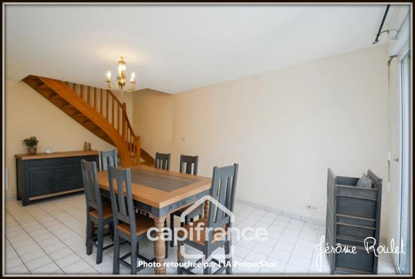 Dpt Vienne (86), à vendre NEUVILLE DE POITOU immeuble de rapport 5 logements indépendants avec cour - Terrain de 490,00 m²