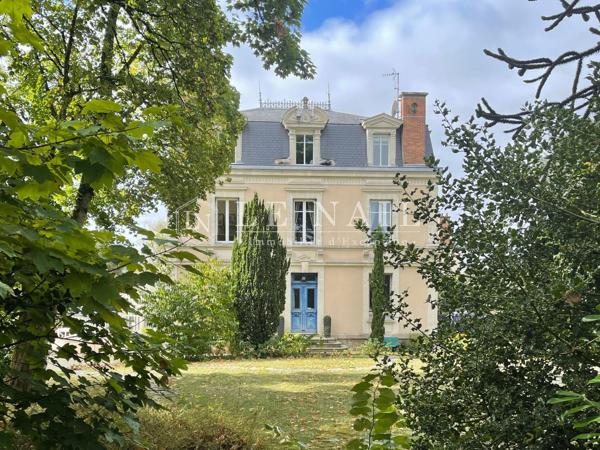MAGNIFIQUE MAISON DE MAITRE ENTRE CENTRE-VILLE ET CAMPAGNE