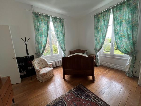 MAGNIFIQUE MAISON DE MAITRE ENTRE CENTRE-VILLE ET CAMPAGNE