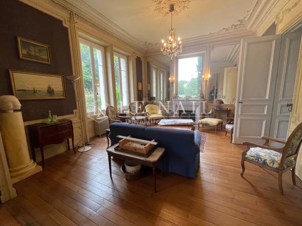 MAGNIFIQUE MAISON DE MAITRE ENTRE CENTRE-VILLE ET CAMPAGNE