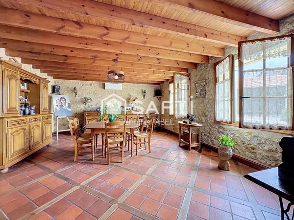 Maison avec nombreuses dépendances et fort potentiel