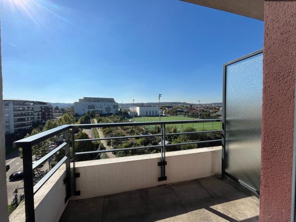 STUDIO 30M2 SEJOUR AVEC CUISINE ÉQUIPÉE - PARKING