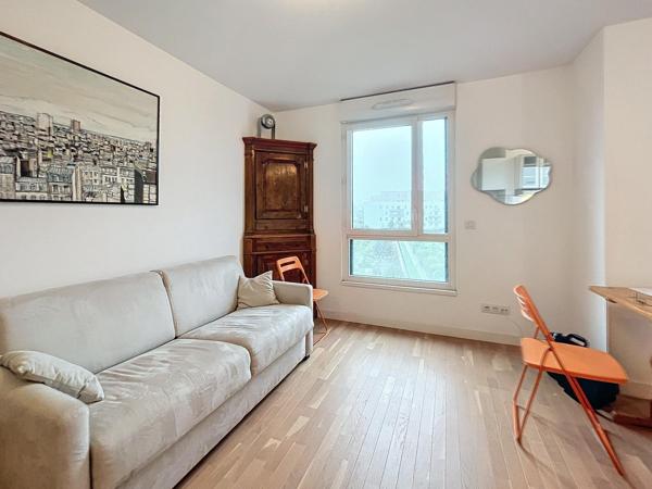 STUDIO 30M2 SEJOUR AVEC CUISINE ÉQUIPÉE - PARKING