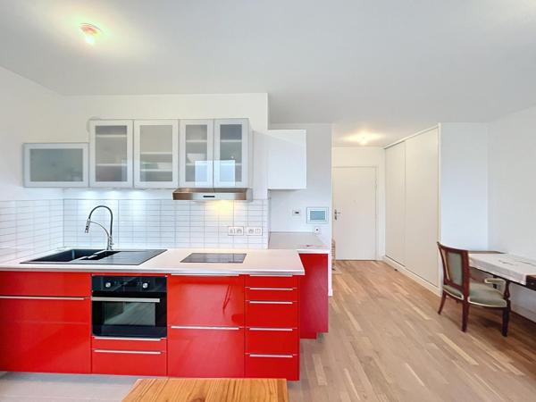 STUDIO 30M2 SEJOUR AVEC CUISINE ÉQUIPÉE - PARKING