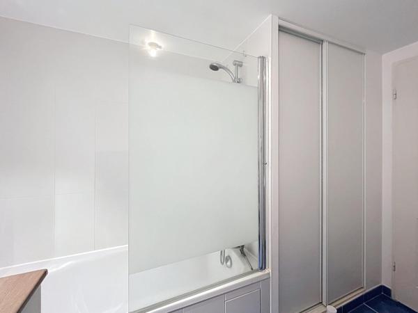 STUDIO 30M2 SEJOUR AVEC CUISINE ÉQUIPÉE - PARKING