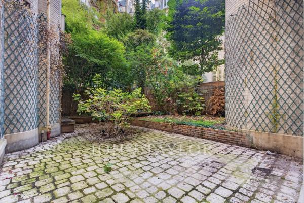 Rez de chaussée avec jardin