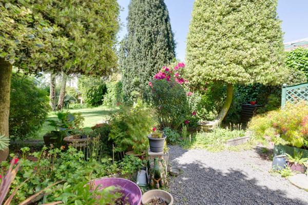 A VENDRE NANTES/SAINT ANNE MAISON ANCIENNE AVEC GARAGE/ BEAU JARDIN