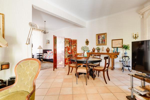 A VENDRE NANTES/SAINT ANNE MAISON ANCIENNE AVEC GARAGE/ BEAU JARDIN