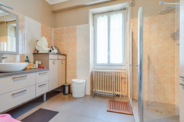 A VENDRE NANTES/SAINT ANNE MAISON ANCIENNE AVEC GARAGE/ BEAU JARDIN