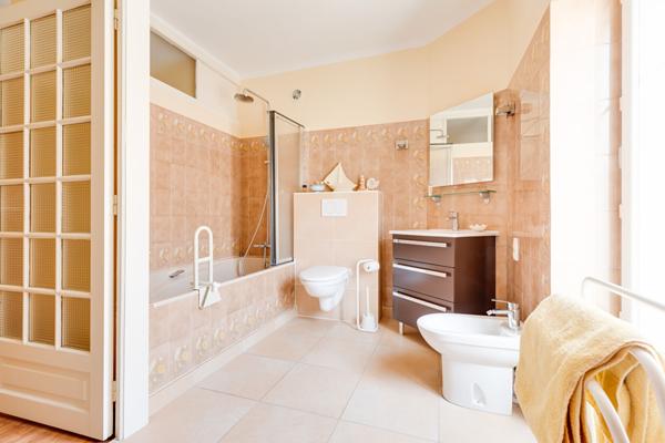 A VENDRE NANTES/SAINT ANNE MAISON ANCIENNE AVEC GARAGE/ BEAU JARDIN