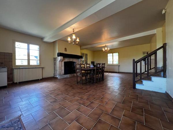 Maison  T5/6 d'env. 173 m2 avec étang, verger et nombreuses annexes sur  SANILHAC (24660)