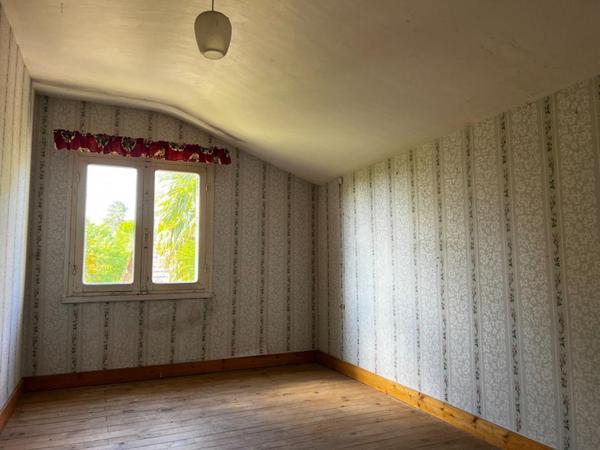 Maison  T5/6 d'env. 173 m2 avec étang, verger et nombreuses annexes sur  SANILHAC (24660)