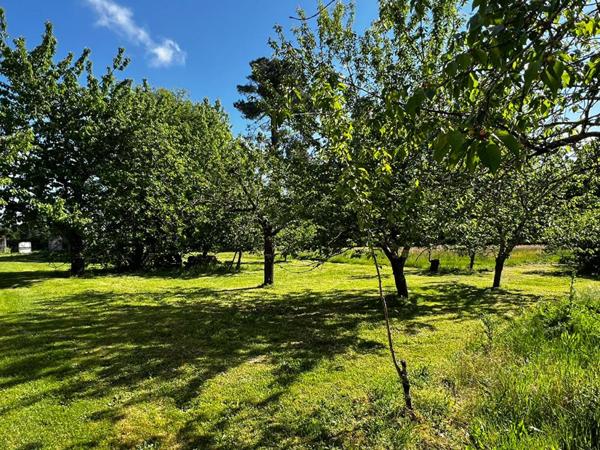 Maison  T5/6 d'env. 173 m2 avec étang, verger et nombreuses annexes sur  SANILHAC (24660)