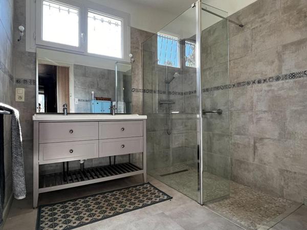 Maison  T5/6 d'env. 173 m2 avec étang, verger et nombreuses annexes sur  SANILHAC (24660)