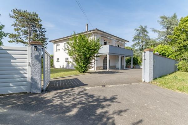 MONTAUBAN - Maison T4 de 110 m² sur sous-sol complet sur terrain de 3 714 m² avec piscine.