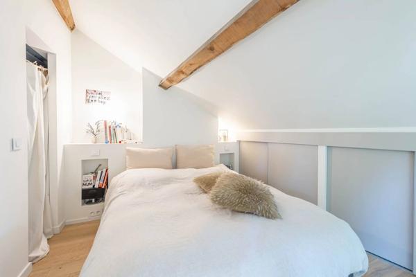 Annecy Vieille Ville - secteur Château T5 le charme de l’ancien rénové contemporain.