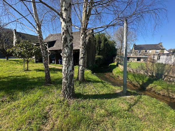 TERRAIN DE 708 M² CONSTRUCTIBLE NON VIABILISÉ ( raccordement à proximité avec tout à l'égout )