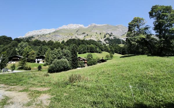 La Giettaz (73590) Grange à rénover – Col des Aravis – Vue montagnes – Fort potentiel