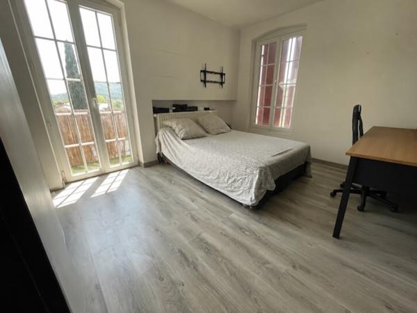 MAISON FAMILIALE AVEC APPARTEMENT ET PISCINE SUR 3020M2 DE TERRAIN