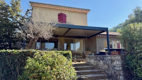 MAISON FAMILIALE AVEC APPARTEMENT ET PISCINE SUR 3020M2 DE TERRAIN