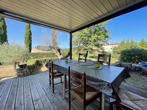 MAISON FAMILIALE AVEC APPARTEMENT ET PISCINE SUR 3020M2 DE TERRAIN