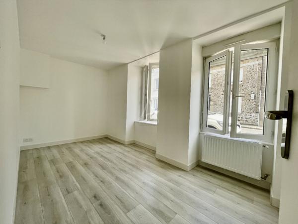 Appartement T3 renové de 48,61 m2 situé au RDC, proche des commerces, transports, lycée Notre Dame du Marais à Fougéres