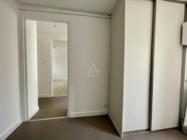 Appartement T3 renové de 48,61 m2 situé au RDC, proche des commerces, transports, lycée Notre Dame du Marais à Fougéres