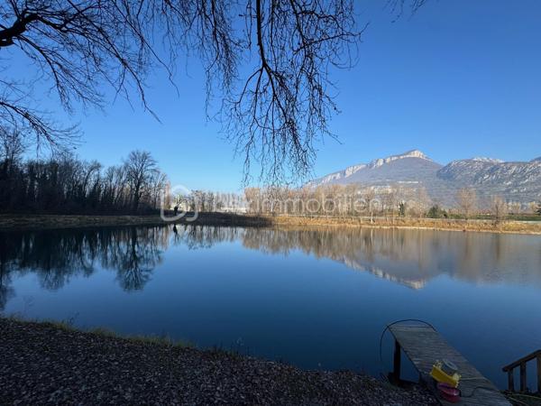 Terrain de 32 000 m²