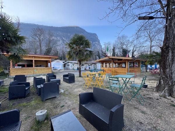 Terrain de 32 000 m²