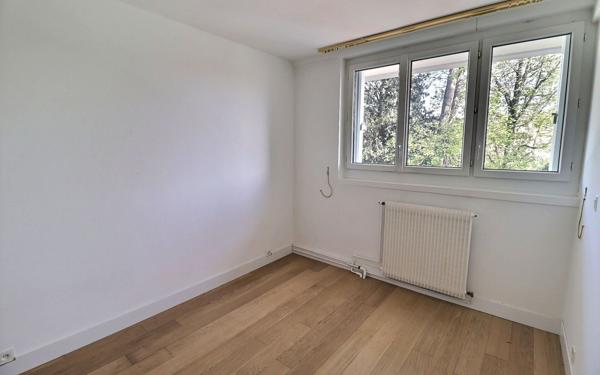 Appartement à vendre    3 pièces • 52,31 m2 Viroflay