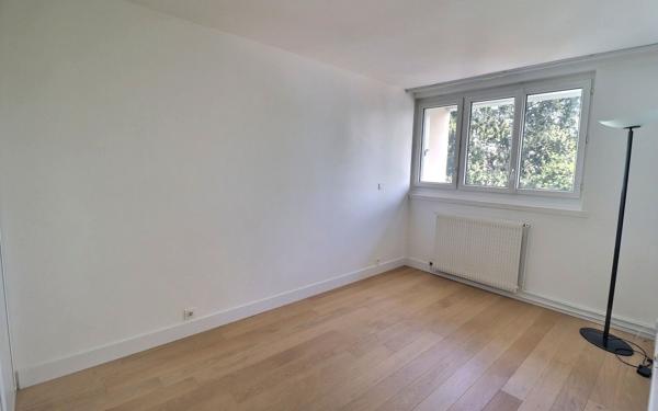 Appartement à vendre    3 pièces • 52,31 m2 Viroflay