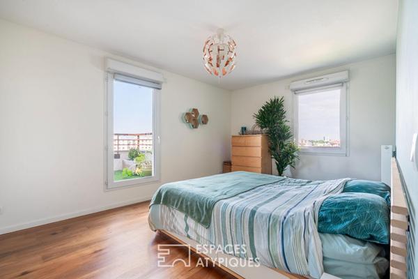 Appartement en dernier étage avec terrasse et vue Seine