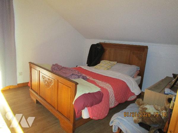 LURE : Chalet en bon état d'entretien composé de 6 pièces sur un terrain de  7 ares 54 centiares