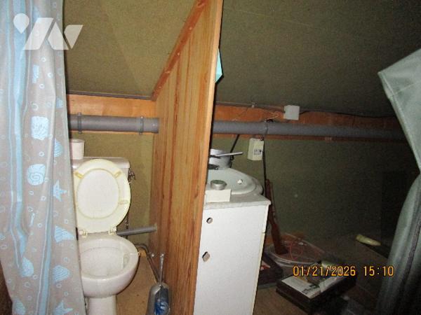 LURE : Chalet en bon état d'entretien composé de 6 pièces sur un terrain de  7 ares 54 centiares