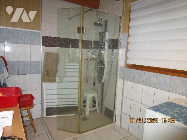 LURE : Chalet en bon état d'entretien composé de 6 pièces sur un terrain de  7 ares 54 centiares